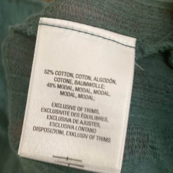 4/$20🛍ANTHROPOLOGIE GREEN SMOCKED SLEEVELESS TOP - Picture 6 of 8